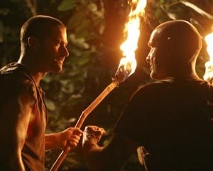 Terry O'Quinn con Matthew Fox nell'episodio 'Esodo: parte 2' di Lost