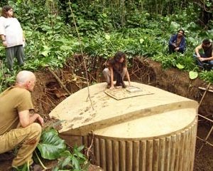Terry O'Quinn con Jorge Garcia e Mira Furlan nell'episodio 'Esodo: parte 1' di Lost