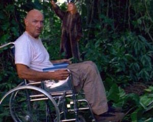 Terry O'Quinn in sedia a rotelle nell'episodio 'Deus Ex Machina' di Lost