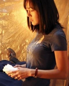 Yunjin Kim nell'episodio 'Non nuovere' di Lost