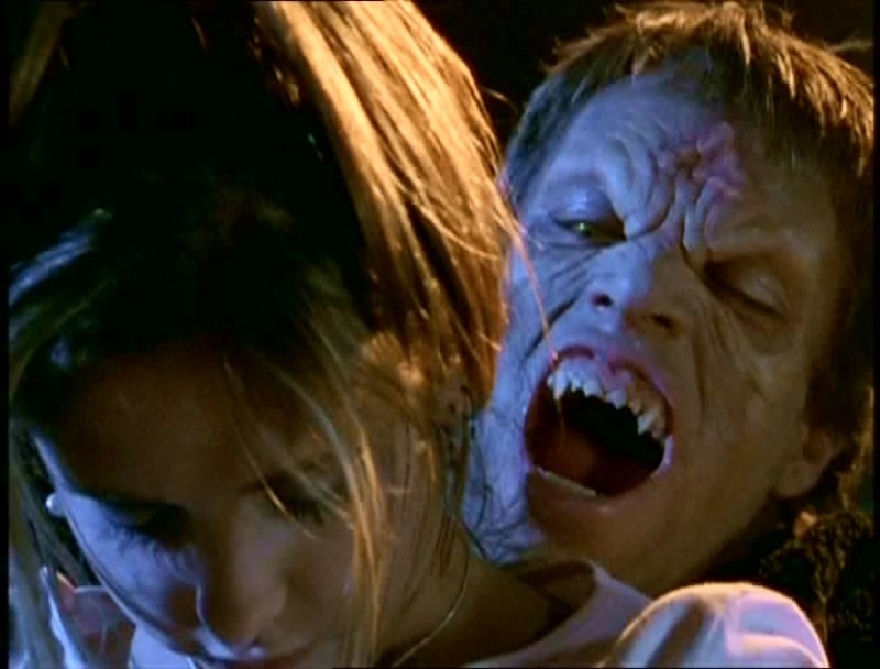 Sarh Michelle Gellar in una scena di Buffy - L'ammazzavampiri, ep. La riunione