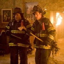 Adam Sandler e Kevin James in una scena della commedia Io vi dichiaro marito e...marito