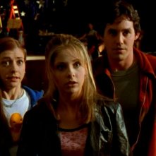 Alyson Hannigan Sarah Michelle Gellar E Nicholas Brendon In Una Scena Di Buffy L Ammazzavampiri Episodio Il Teatro Di Burattini 45154