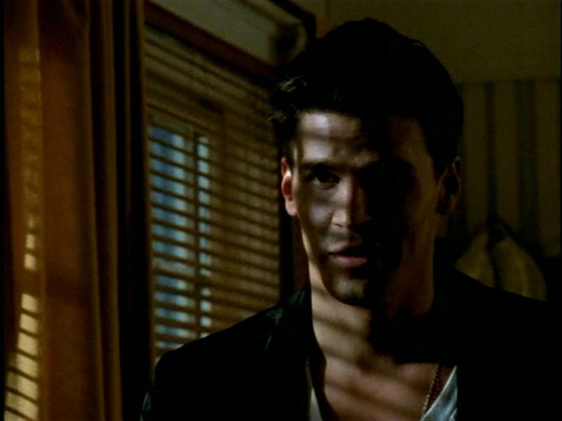 David Boreanaz In Una Scena Di Buffy L Ammazzavampiri Episodio L Angelo Custode 45112