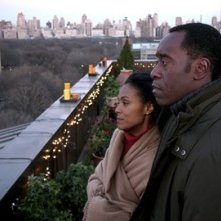 Jada Pinkett Smith e Don Cheadle in una scena del film Reign Over Me