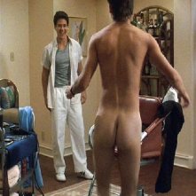Johnny Depp in una sexy scena del film Posizioni promettenti