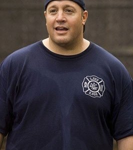 Kevin James in una sequenza di Io vi dichiaro marito e...marito