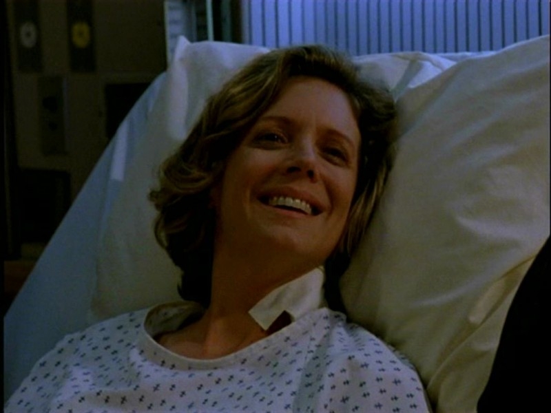 Kristine Sutherland in una immagine di Buffy - L'ammazzavampiri, episodio L'angelo custode