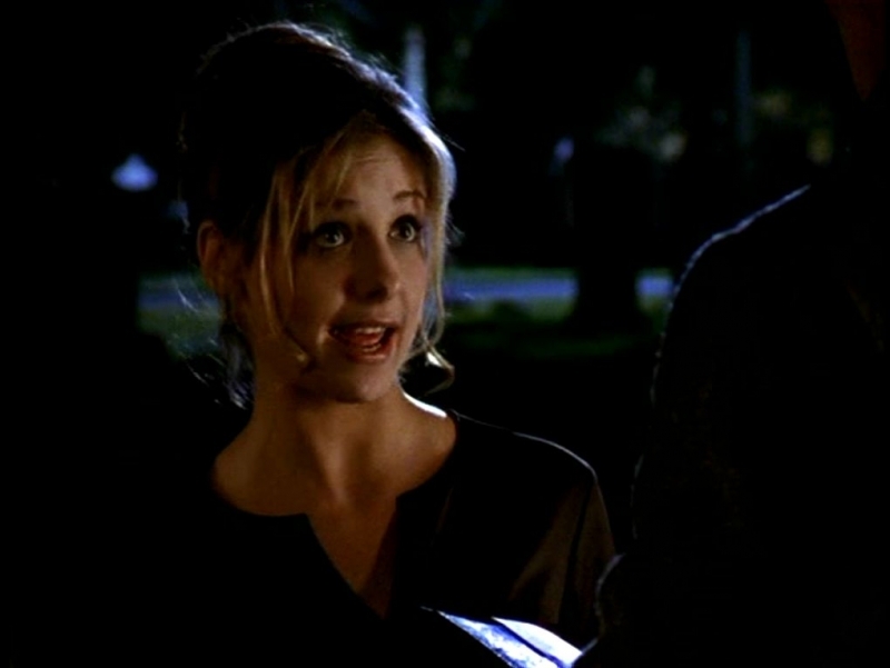 Sarh Michelle Gellar In Una Scena Di Buffy L Ammazzavampiri Episodio Il Primo Appuntamento 45063
