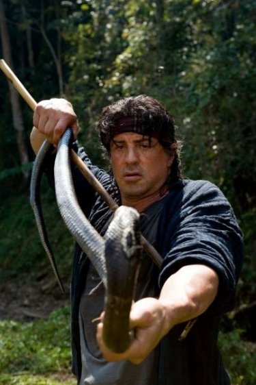 Sylvester Stallone è 'John Rambo' alle prese con un enorme serpente