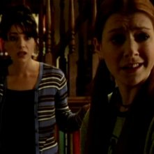 Alyson Hannigan e Robia LaMorte in una scena di Buffy - L'ammazzavampiri, episodio La profezia