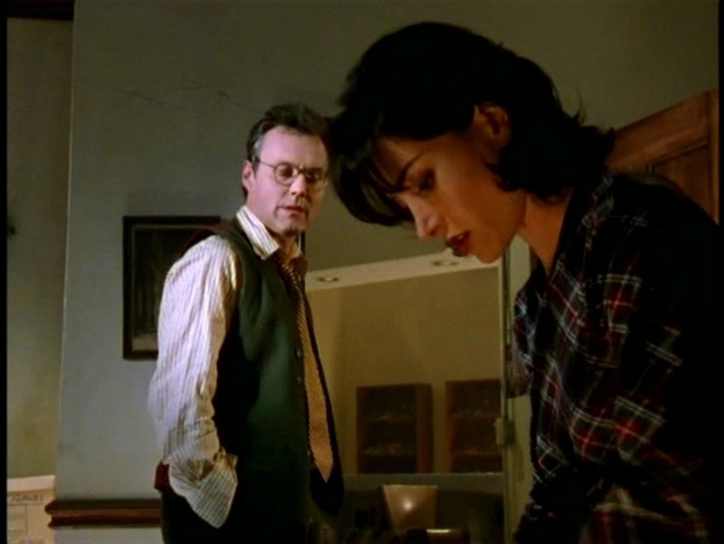 Anthony Head E Robia Lamorte In Una Scena Di Buffy L Ammazzavampiri Episodio La Profezia 45350