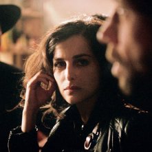 Birol Ünel e Amira Casar in una scena del film Transylvania