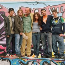 Daniele De Angelis, Ludovico Fremont, il regista Giancarlo Scarchilli. Cristiana Capotondi, Primo Reggiani e Mattia Braccialarghe sul set del film Scrivilo sui muri