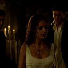 David Boreanaz, Nicholas Brendon e Sarah Michelle Gellar in una scena di Buffy - L'ammazzavampiri, episodio La profezia