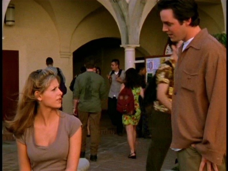 Sarah Michelle Gellar E Nicholas Brendon In Una Scena Di Buffy L Ammazzavampiri Episodio La Profezia 45349