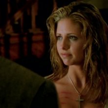 Una bella immagine di Sarah Michelle Gellar in una scena di Buffy - L'ammazzavampiri, episodio La profezia