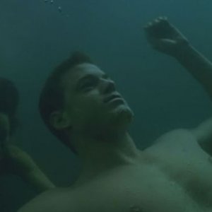 Una scena del film Alla deriva