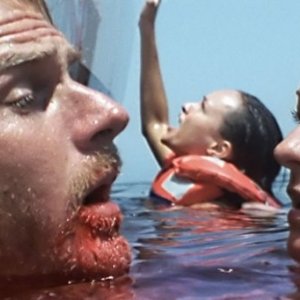 Una scena del film Alla deriva