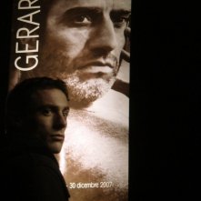 Elio Germano (in basso) in una scena di Nessuna qualità agli eroi