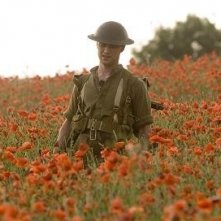 James McAvoy in una scena del film Espiazione (Atonement)