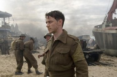 James McAvoy in una scena del film Espiazione, del 2007