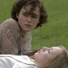 Keira Knightley e Saoirse Ronan in una scena del film Espiazione