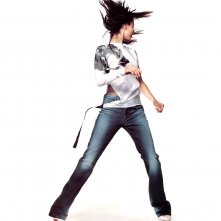Wallpaper di Natalie Imbruglia, grintosa iin jeans