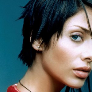 Wallpaper di Natalie Imbruglia con taglio di capelli corti