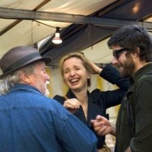Albert e Julie Delpy con Adam Goldberg in una scena del film 2 Days in Paris