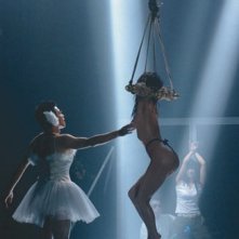 Una scena sadomaso del film Flower and Snake