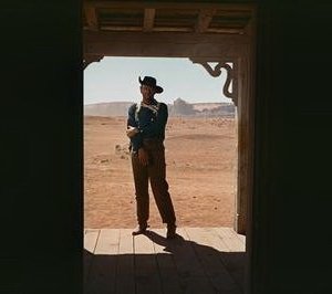 John Wayne in una scena di SENTIERI SELVAGGI