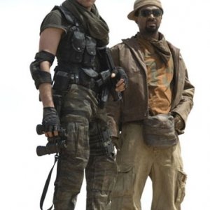 Oded Fehr e Mike Epps in una scena di RESIDENT EVIL: EXTINCTION