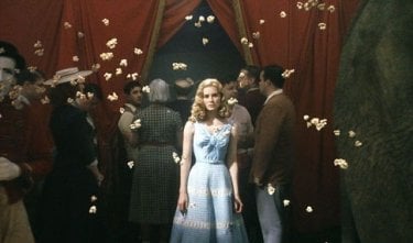 Alison Lohman in una scena di Big Fish di Tim Burton