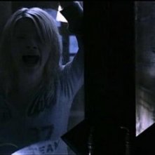 Anita Briem in una scena di THE NUN