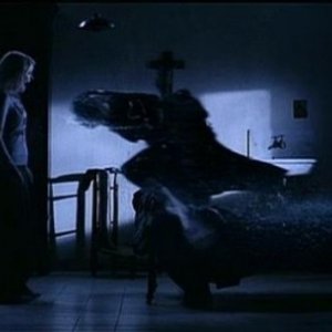Anita Briem in una scena di THE NUN