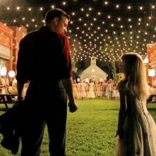 Ewan McGregor e Hailey Anne Nelson in una scena del film Big Fish