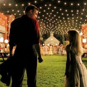 Ewan McGregor e Hailey Anne Nelson in una scena del film Big Fish