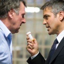 Tom Wilkinson e George Clooney in una scena di Michael Clayton