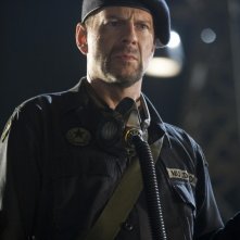 Willis in una scena del film Planet Terror, episodio del double feature  Grind House