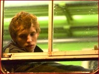 Eddie Redmayne in una scena del film Symbiosis - Uniti per la morte