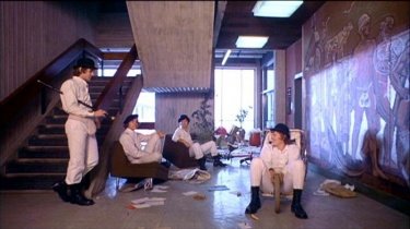 Malcolm McDowell, Michael Tarn, James Marcus e Warren Clarke e  in una scena di ARANCIA MECCANICA