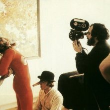 Il regista Stanley Kubrick sul set di ARANCIA MECCANICA
