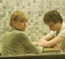 Toni Collette in una sequenza del film Symbiosis - Uniti per la morte