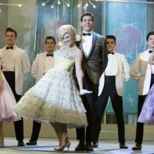 Brittany snow e James Marsden in una scena di Hairspray
