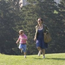 Nicholas Art E Scarlett Johansson In Una Scena Di Il Diario Di Una Tata 46638