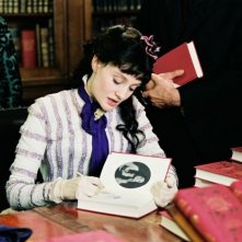 Romola Garai in una scena del film Angel - la vita, il romanzo