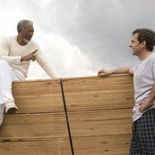 Steve Carell con Morgan Freeman in una scena di Un'impresa da Dio