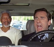 Steve Carell e Morgan Freeman in una scena di panico di Un'impresa da Dio