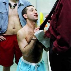 Una scena del film Playing the Victim